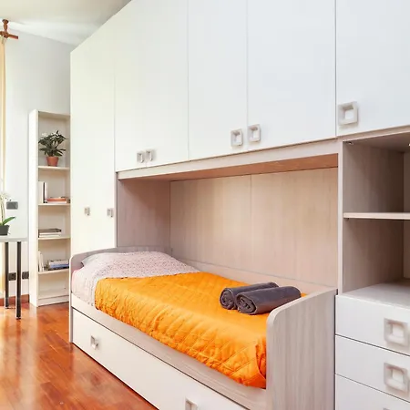 Appartement Stazione - Ariel - Luminoso Con Terrazzo Fino A 6 Posti Letto Milaan