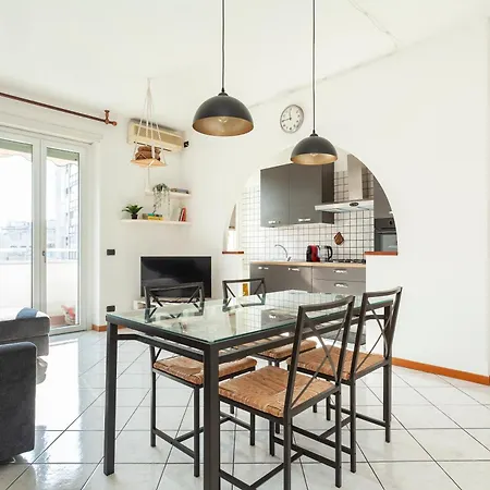 Appartement Stazione - Ariel - Luminoso Con Terrazzo Fino A 6 Posti Letto Milaan