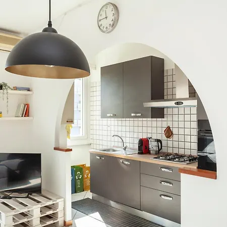 Appartement Stazione - Ariel - Luminoso Con Terrazzo Fino A 6 Posti Letto Milaan